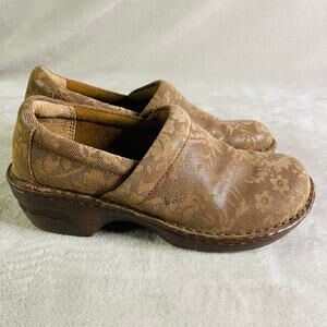 boc Shoes Womens Size 8.5 Brown Tan Floral Design Leather Slip On Chunk Low Heel